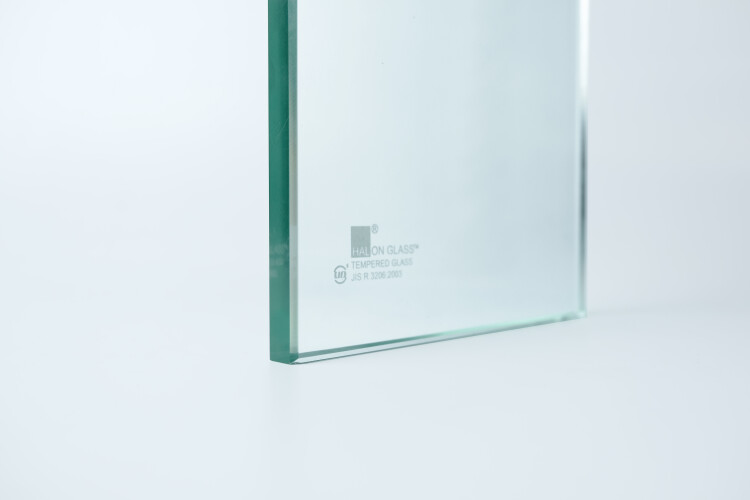 Kính cường lực